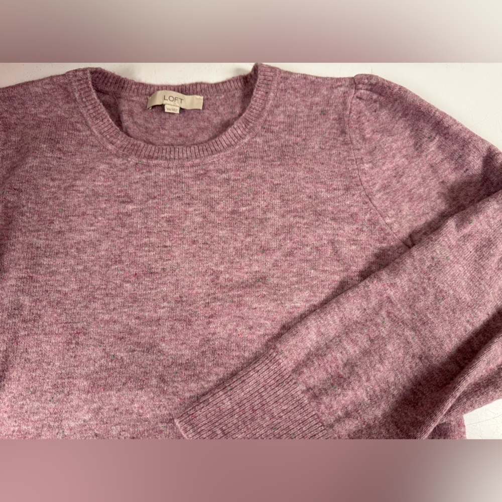 LOFT Women’s Sweater - Pretty light lilac/pink-ish color.
